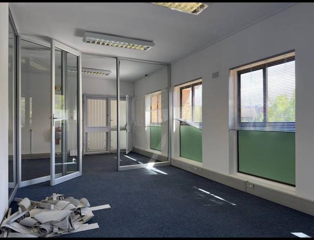 BUSINESS PROPERTY TO RENT IN CLAREMONT